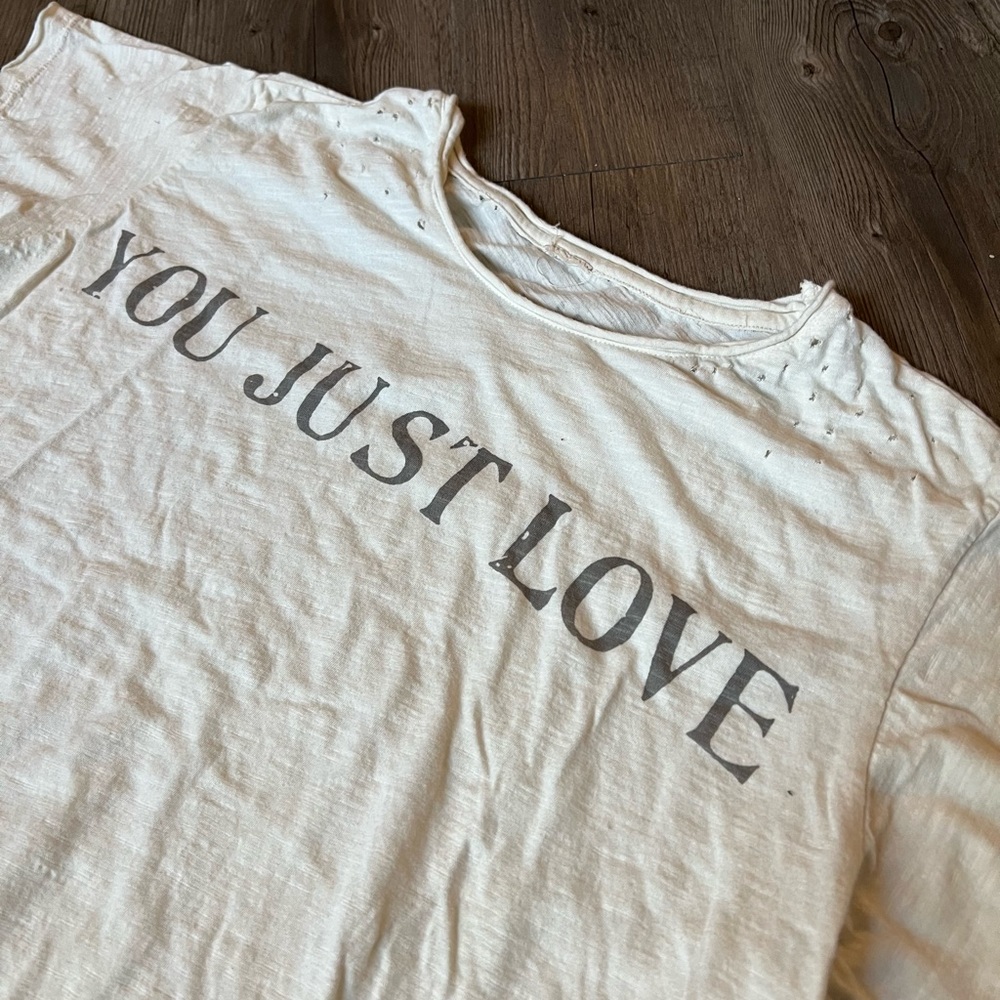 Magnolia Pearl T-shirt.